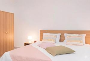 The Pearl Nest Spacious 2BHK in Madinatna Better Than a Hotel, Halff the Price