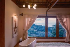 Villa Layan Hillside Residency with views and infinity pool in Amed