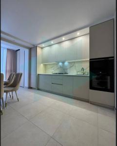 Delmar Lux
