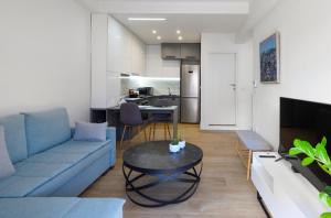 Twin Superior Suites-2nd floor-balcony-250m metro station