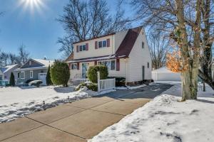 NEW! Modern Retreat Near CLE-Game Room-Renovated