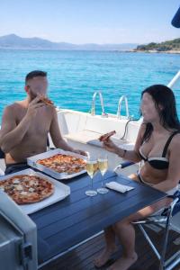 Ferretti 36 Bateau à Quai Vieux-Port Cannes Festival La Croisette