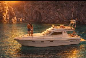 Ferretti 36 Bateau à Quai Vieux-Port Cannes Festival La Croisette