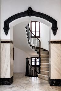 Historic apartment by Mercado Central by NRAS