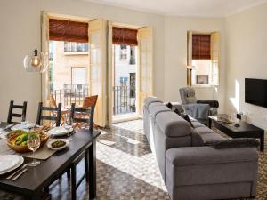 Historic apartment by Mercado Central by NRAS