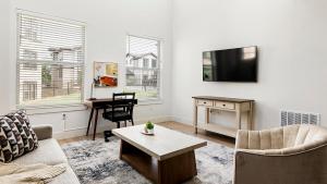 Landing Stylish 1BD Clubhouse