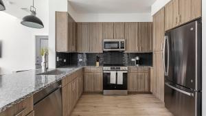 Landing Stylish 1BD Clubhouse