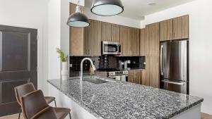 Landing Stylish 1BD Clubhouse