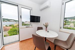 Dzon Beachside Apartments