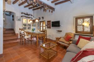 Casa medieval reformada en uno de los pueblos más bonitos de Girona, con aire acondicionado y Wi-fi