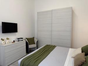 Room 28