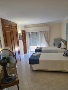 SOL Apartments - 2 bedroom en-suite apt with balcony & pool
