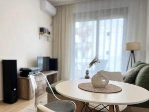 Cozy Vinyl Apartment