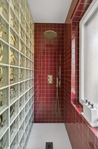 Elegant 2BR Apt a few steps from Sorrento Centre