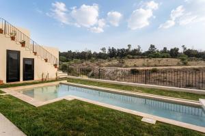 Malanquin Golf Community, 4BR Modern Home with Pool & Backyard