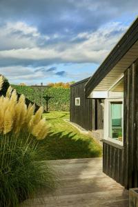 Bright Timber House With Outdoor Spa And Sea View
