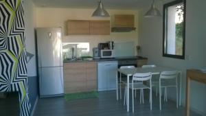 Grand lodge sous les pins avec jardin