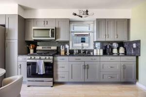 3Br Apt in West New York with Private Parking and Rooftop
