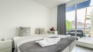 MONTE GOLF - TERRACE - POOLS - OCEAN VIEW - BEACH - WIFI - QUIET Complex