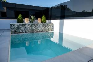 Black Diamond Airport Luxury Pool Suites