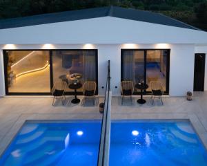 Black Diamond Airport Luxury Pool Suites