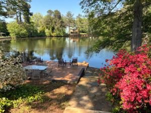 Lakefront Serenity