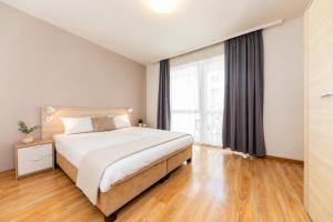 Prime Stay - Modern 1 Bedroom Apartment with Balcony