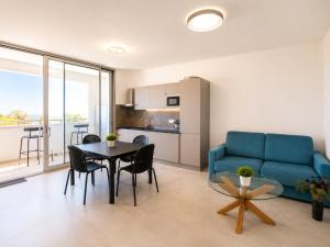 Sea & Pool Apartment