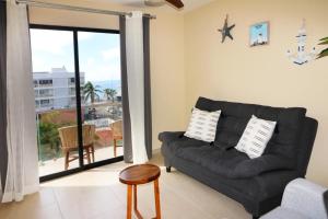 Beautiful apartment just 1 block from the beach.