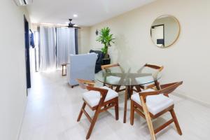 Beautiful apartment just 1 block from the beach.