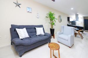 Beautiful apartment just 1 block from the beach.