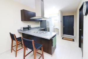 Beautiful apartment just 1 block from the beach.