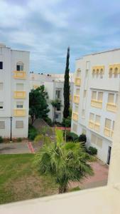 Modern Pool View Apartment Near Beach & Airport