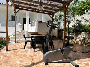 Sarsed Home, Sarande