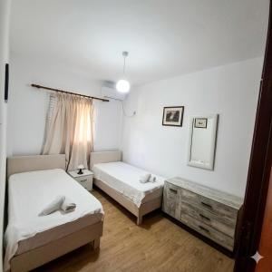 Sarsed Home, Sarande