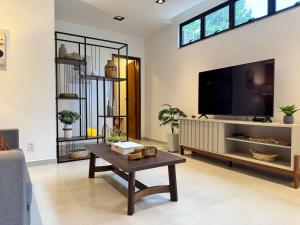 Loft Maritaca - Luxo e Conforto no Centro de Miguel Pereira