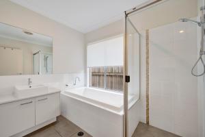 77 Roderick St Moffat Beach QLD