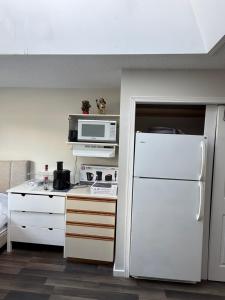 Private Suite , Private Bath , 10 min to Downtown