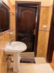 Spacious 2BR Sleeps 6 Full Kitchen Heart of Amman