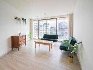 Aesthetic 12 Guests Apartment with Balcony