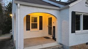 Spacious Atlanta Home with 6-Car Private Parking Near Airport and Downtown