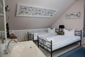 Double Room with Shared Bathroom room in Anno 1900 Hotel Babelsberg