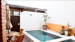 House downtown 4bedrooms, 3Bathrooms, with pool, jacuzzi and views