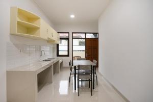 Hotel O Hegarbudhi Residence