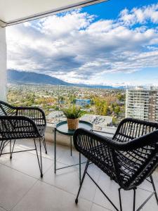 Vista Cordillera Nevada, Piso 15, Metro Plaza Egaña, Parking