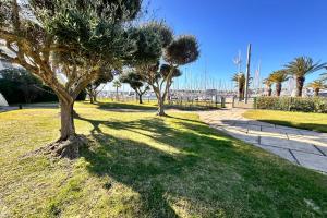 Studio Les Jardins du Port Port Camargue avec piscine à 2 pas de la plage