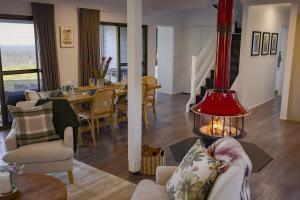 Maleny Chalet with Spectacular Glasshouse Mtn Views