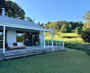 Maleny Chalet with Spectacular Glasshouse Mtn Views