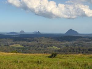 Maleny Chalet with Spectacular Glasshouse Mtn Views
