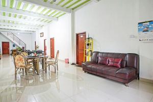 OYO Life 90587 Domen Homestay Syariah